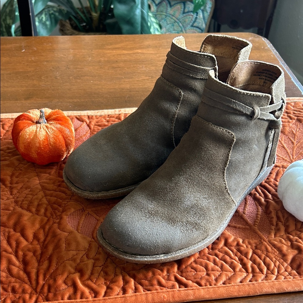 Born Brown Ankle Boots comfortable and cute